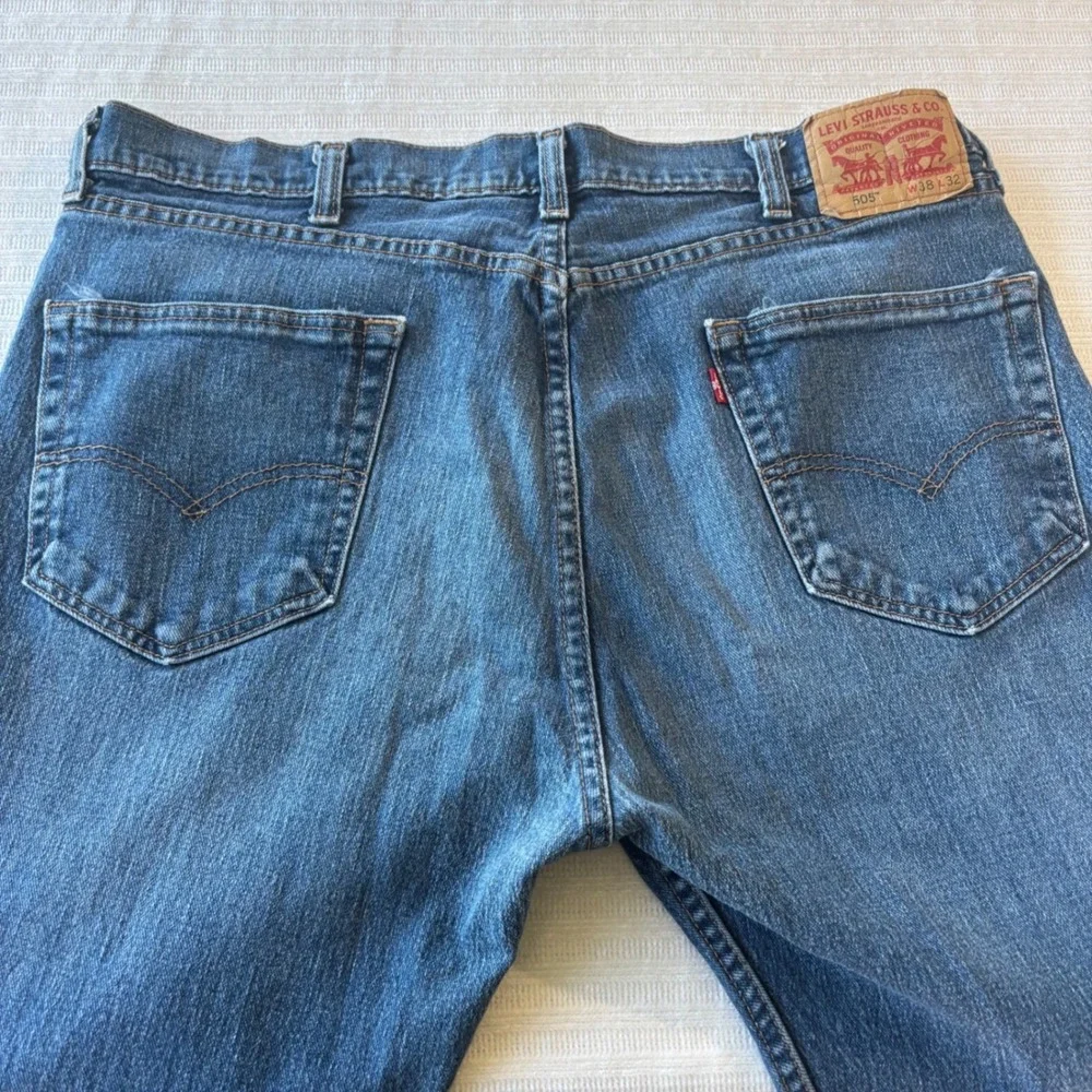 Levis 505 Regular Fit Jeans Mens 38x32 Medium Wash Blue Straight Leg Denim